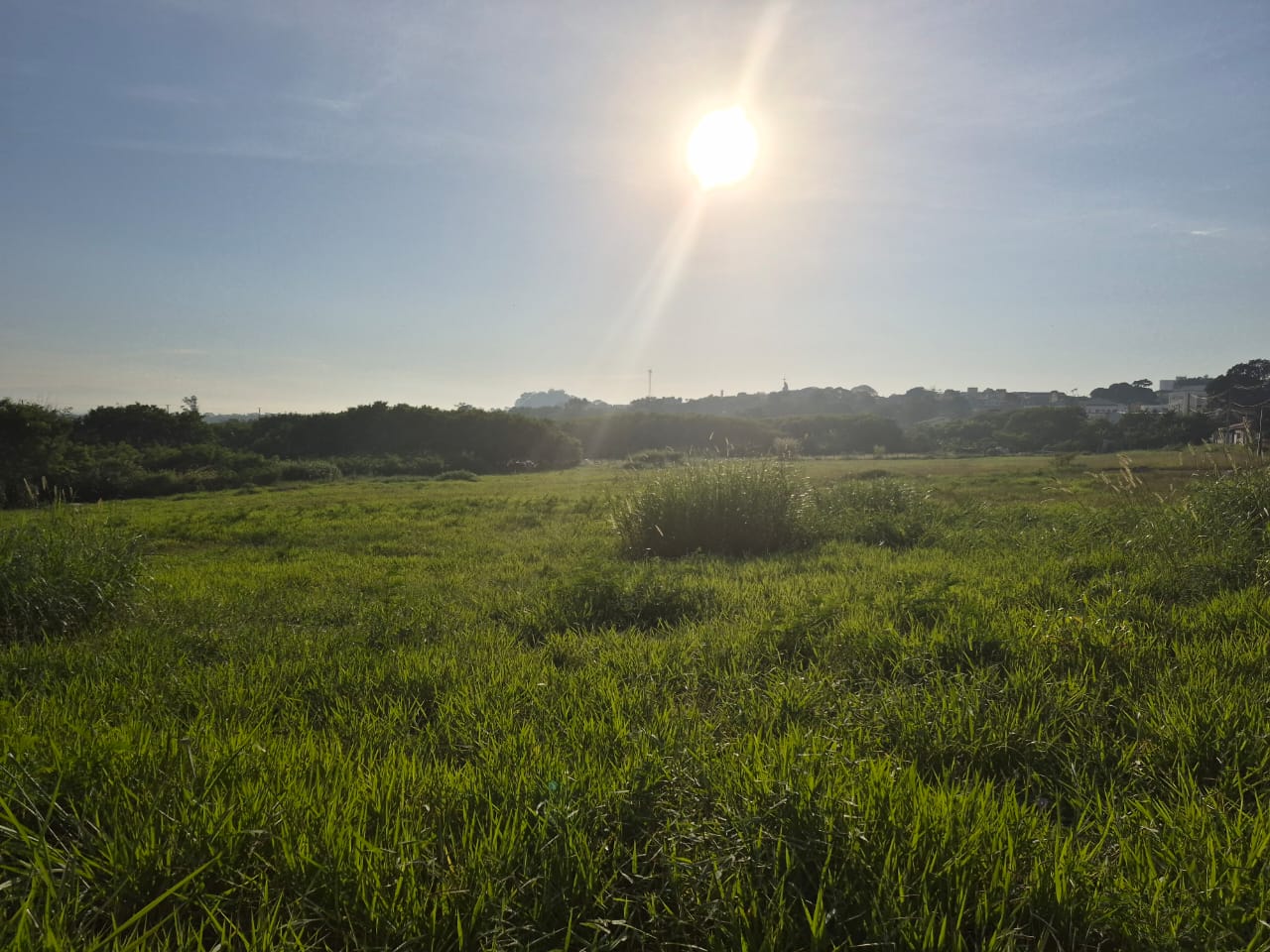 Vista aberta da área na Vila Tesouro em São José dos Campos